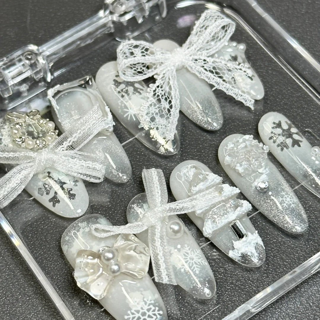 DIY Manicure nail lace bow